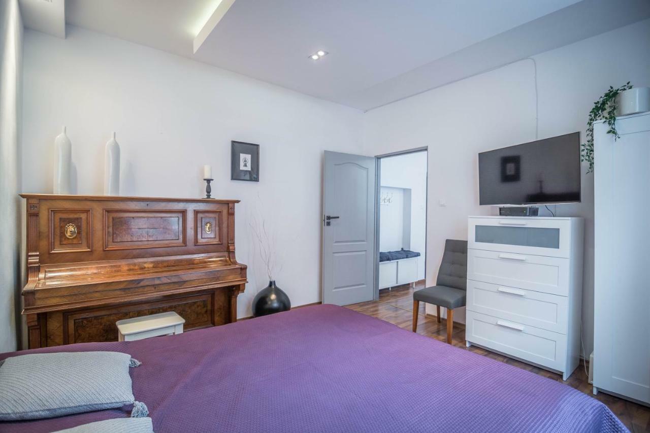 Piano Old Town Ogarna Apartment Gdansk Bagian luar foto